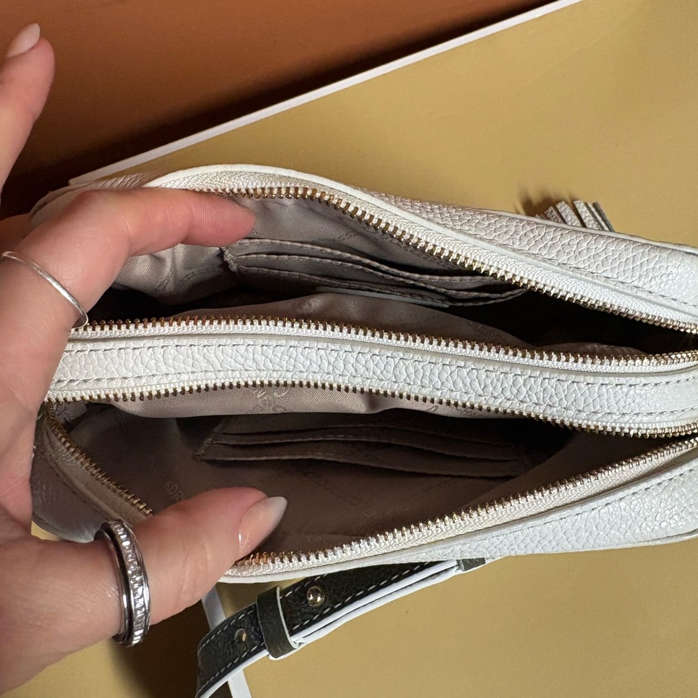 Michael Kors Green and White Crossbody Bag - Picture 5 of 16